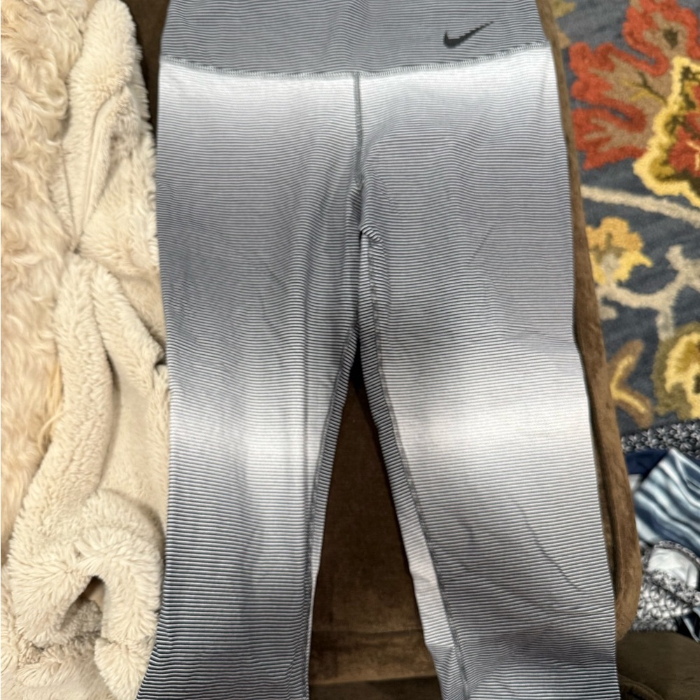Nike women’s  Black and White Striped Leggings 3/4 length